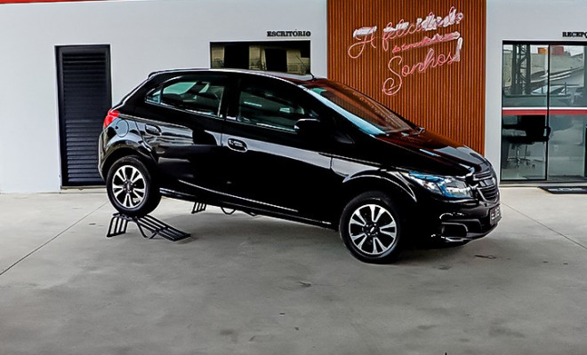 GM - Chevrolet ONIX HATCH LTZ 1.4 8V FlexPower 5p Aut. 2015 Flex