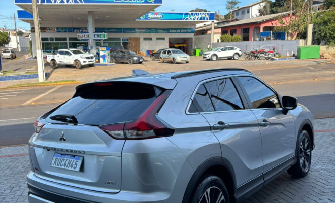 Mitsubishi Eclipse Cross HPE 1.5 16V 165cv Aut. 2023 Gasolina-3