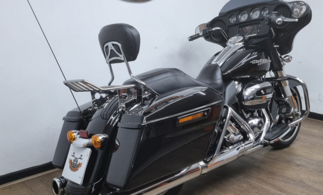 HARLEY-DAVIDSON STREET GLIDE FLHX 2018 Gasolina-9