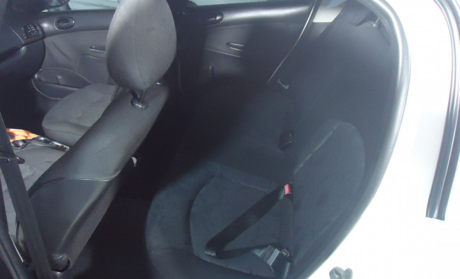 Peugeot 207 Sedan Passion XR 1.4 Flex 8V 4p 2009 Flex-5