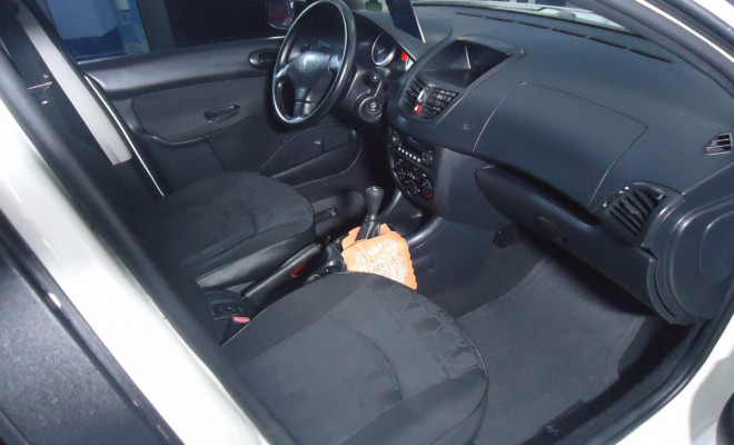 Peugeot 207 Sedan Passion XR 1.4 Flex 8V 4p 2009 Flex-9