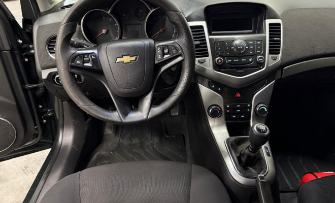 GM - Chevrolet CRUZE LT 1.8 16V FlexPower 4p Mec. 2013 Flex-4