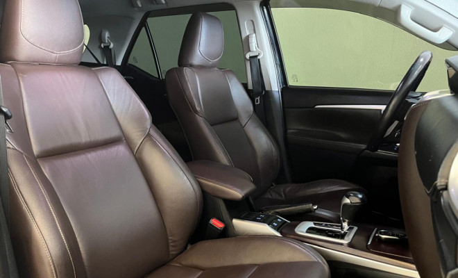 Toyota Hilux SW4 SRX 4x4 2.8 TDI 16V Dies. Aut. 2019 Diesel-6