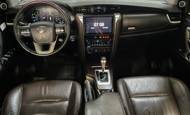 Toyota Hilux SW4 SRX 4x4 2.8 TDI 16V Dies. Aut. 2019 Diesel-4