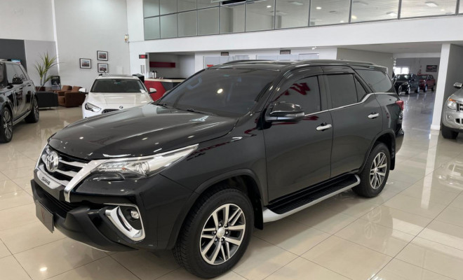 Toyota Hilux SW4 SRX 4x4 2.8 TDI 16V Dies. Aut. 2019 Diesel-0