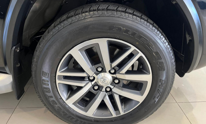 Toyota Hilux SW4 SRX 4x4 2.8 TDI 16V Dies. Aut. 2019 Diesel-13