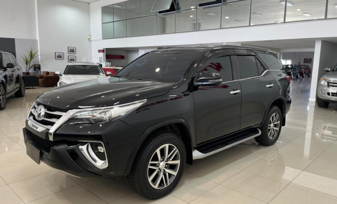 Toyota Hilux SW4 SRX 4x4 2.8 TDI 16V Dies. Aut. 2019 Diesel-1