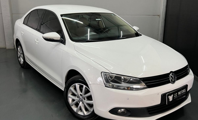 VW - VolksWagen JETTA Comfortline 2.0 Flex 8V 4p Tipt. 2013-1