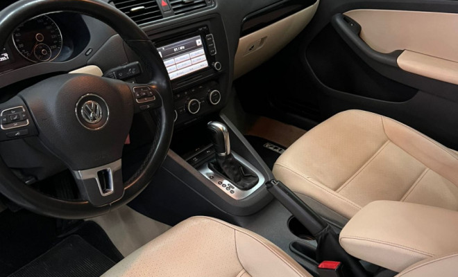 VW - VolksWagen JETTA Comfortline 2.0 Flex 8V 4p Tipt. 2013-3