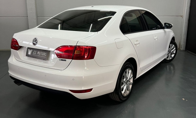 VW - VolksWagen JETTA Comfortline 2.0 Flex 8V 4p Tipt. 2013-6