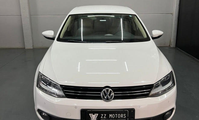 VW - VolksWagen JETTA Comfortline 2.0 Flex 8V 4p Tipt. 2013-0