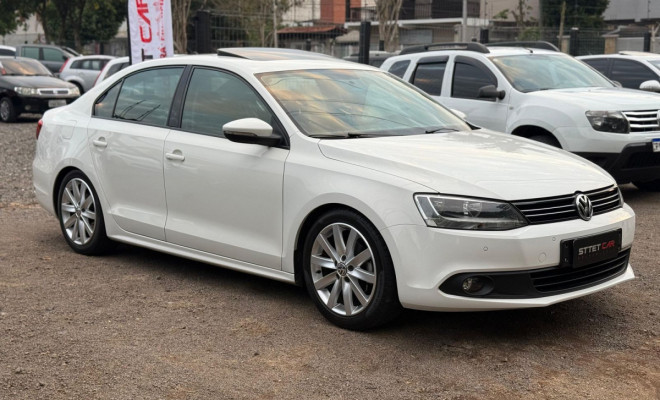 VW - VolksWagen JETTA Comfortline 2.0 T.Flex 8V 4p Tipt. 2013 Flex-0