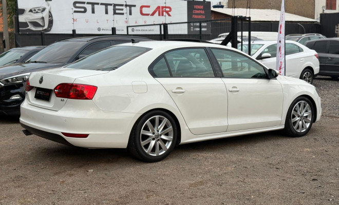 VW - VolksWagen JETTA Comfortline 2.0 T.Flex 8V 4p Tipt. 2013 Flex-1