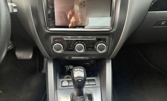 VW - VolksWagen JETTA Comfortline 2.0 T.Flex 8V 4p Tipt. 2013 Flex-8