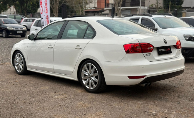 VW - VolksWagen JETTA Comfortline 2.0 T.Flex 8V 4p Tipt. 2013 Flex-2