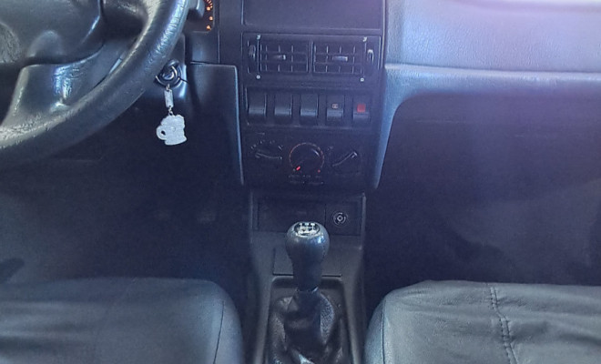 VW - VolksWagen Santana 1.8 Mi 1996 Gasolina-8