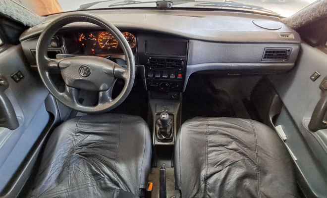 VW - VolksWagen Santana 1.8 Mi 1996 Gasolina-7