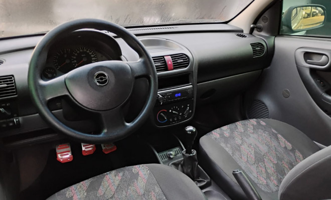 GM - Chevrolet Corsa Sedan 1.0 MPFI 8V 71cv 4p 2004 Gasolina-3