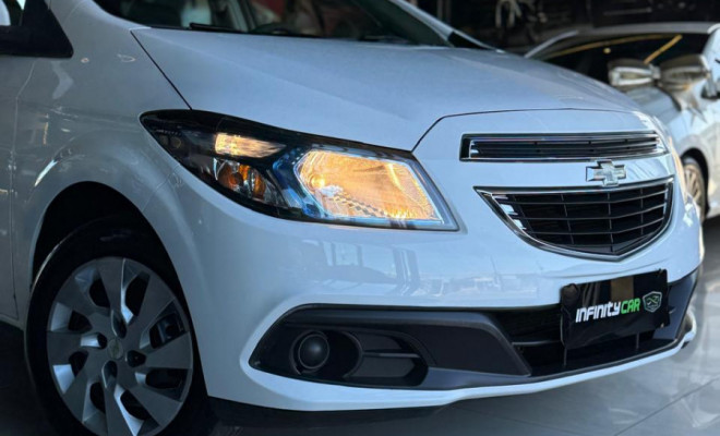 GM - Chevrolet ONIX HATCH LT 1.4 8V FlexPower 5p Mec. 2014 Flex-0