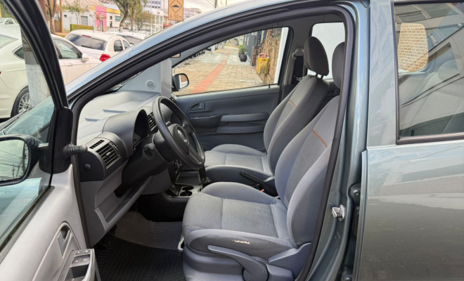 VW - VolksWagen Fox Plus 1.6Mi/ 1.6Mi Total Flex 8V 4p 2009 Flex-6