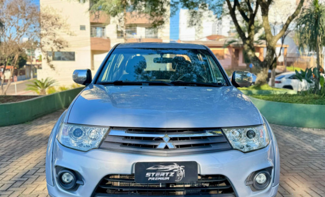Mitsubishi L200 Triton HPE 3.2 CD TB Int.Diesel Aut 2014 Diesel-0
