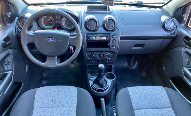 Ford Fiesta Sed. 1.6 8V- 2011-3