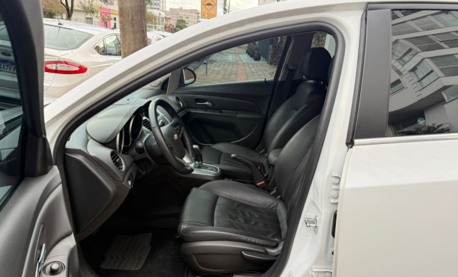 GM - Chevrolet CRUZE HB Sport LT 1.8 16V FlexP. 5p Aut 2014 Flex-6