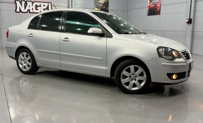 VW - VolksWagen Polo Sedan I MOTION  1.6 Total Flex  4p 2010 Flex-4