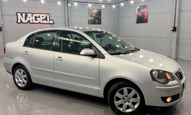 VW - VolksWagen Polo Sedan I MOTION  1.6 Total Flex  4p 2010 Flex-1