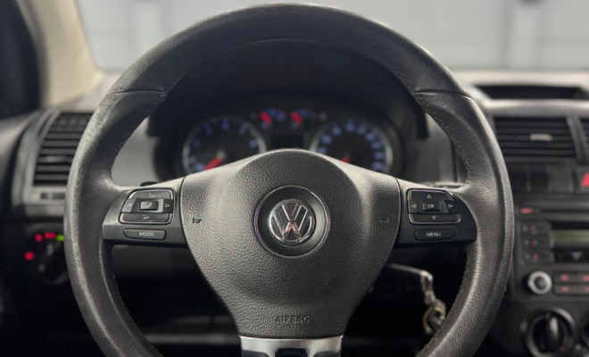 VW - VolksWagen Polo Sedan I MOTION  1.6 Total Flex  4p 2010 Flex-8