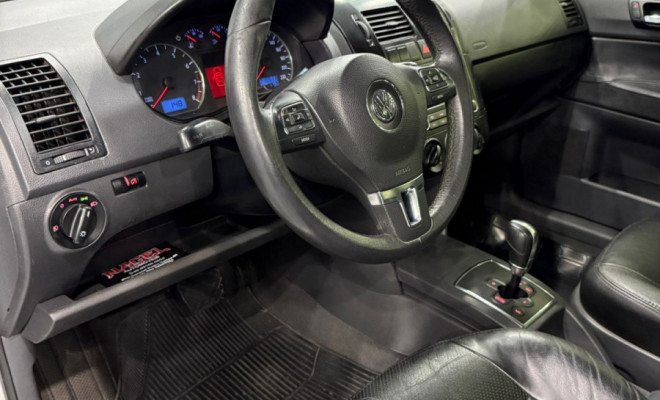 VW - VolksWagen Polo Sedan I MOTION  1.6 Total Flex  4p 2010 Flex-8