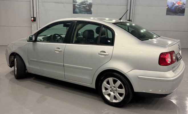 VW - VolksWagen Polo Sedan I MOTION  1.6 Total Flex  4p 2010 Flex-2