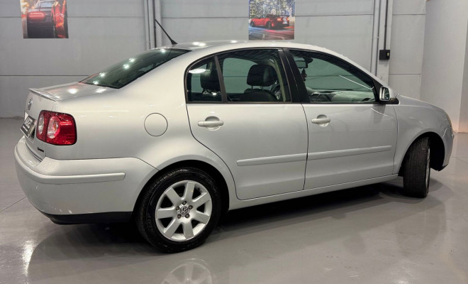 VW - VolksWagen Polo Sedan I MOTION  1.6 Total Flex  4p 2010 Flex-4