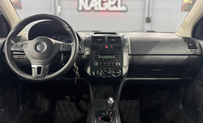VW - VolksWagen Polo Sedan I MOTION  1.6 Total Flex  4p 2010 Flex-5