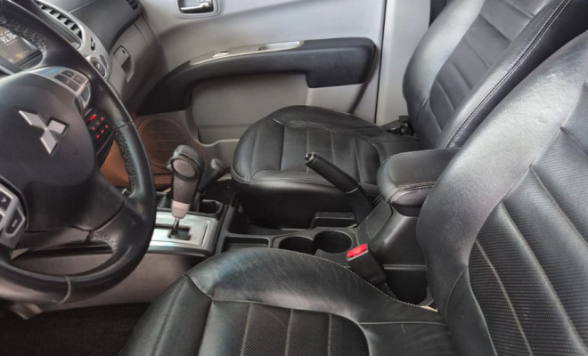 Mitsubishi L200 Triton HPE 3.2 CD TB Int.Diesel Aut 2017 Diesel-2