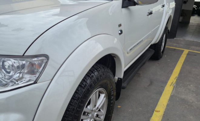 Mitsubishi L200 Triton HPE 3.2 CD TB Int.Diesel Aut 2017 Diesel-22