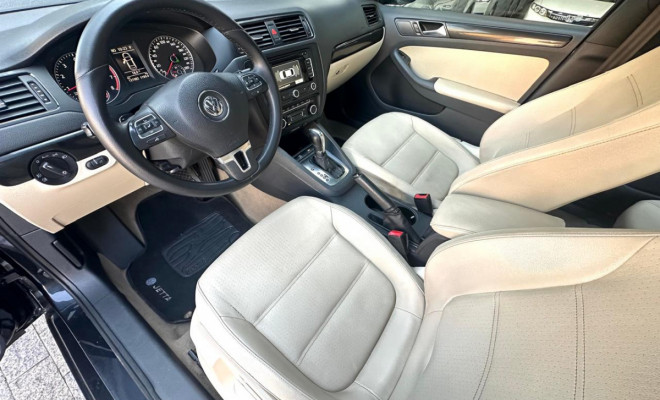 VW - VolksWagen JETTA Comfortline 2.0 T.Flex 8V 4p Tipt. 2012 Flex-4