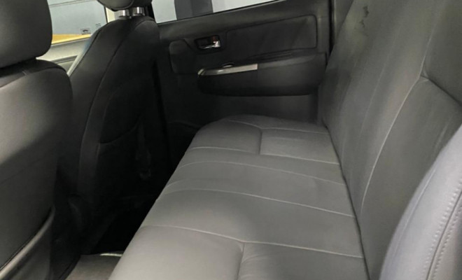 Toyota Hilux CD SRV D4-D 4x4 3.0  TDI Dies 2013 Diesel-2