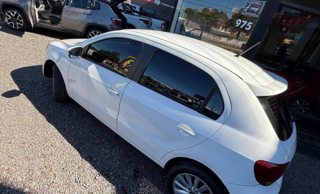 VW - VolksWagen Gol (novo) 1.0 Mi Total Flex 8V 4p 2014 Flex-3