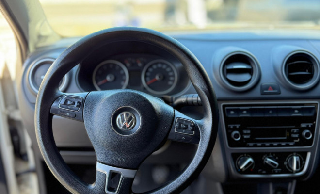 VW - VolksWagen Gol (novo) 1.0 Mi Total Flex 8V 4p 2014 Flex-10