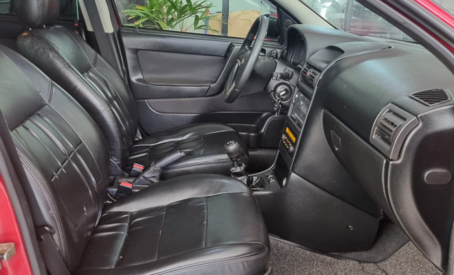 GM - Chevrolet Astra GSi 2.0 16V 136cv Hatchback 5p 2004 Gasolina-3