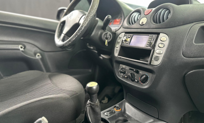 Citroën C3 GLX 1.4/ GLX Sonora 1.4 Flex 8V 5p 2012 Flex-5