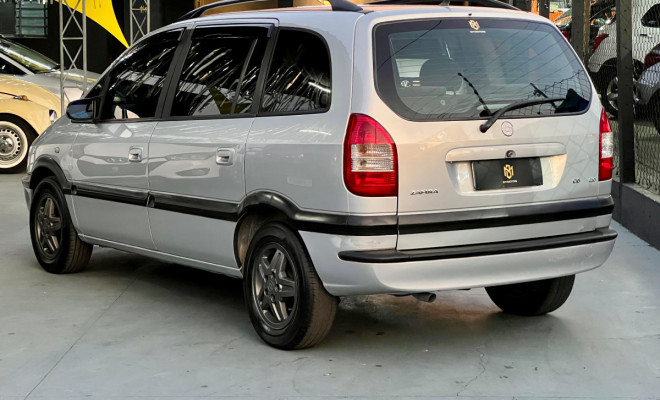 GM - Chevrolet Zafira 2.0/ CD 2.0  8V  MPFI 5p Mec. 2002 Gasolina-1