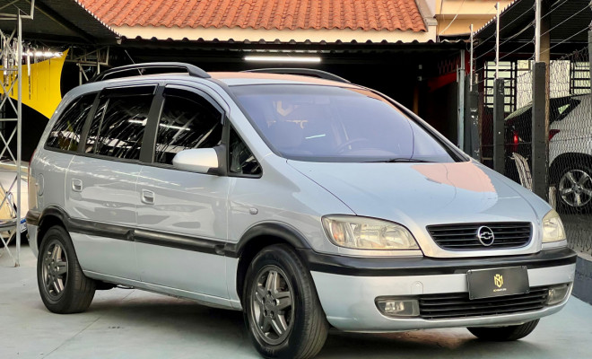 GM - Chevrolet Zafira 2.0/ CD 2.0  8V  MPFI 5p Mec. 2002 Gasolina