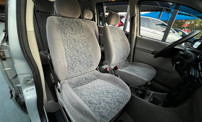 GM - Chevrolet Zafira 2.0/ CD 2.0  8V  MPFI 5p Mec. 2002 Gasolina-8