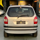 GM - Chevrolet Zafira 2.0/ CD 2.0  8V  MPFI 5p Mec. 2002 Gasolina-2