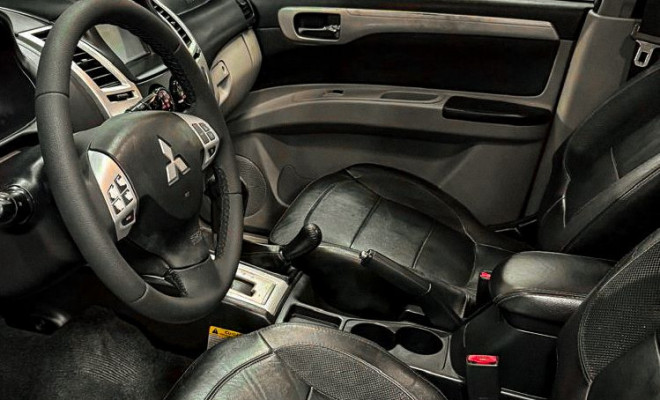 Pajero DAKAR 3.2 4x4 Diesel 2013 7 Lugares-4