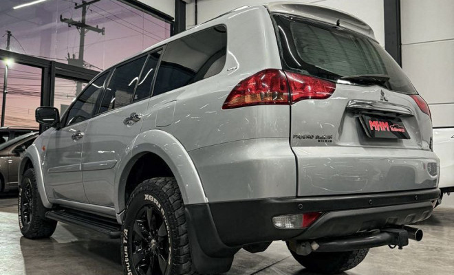 Pajero DAKAR 3.2 4x4 Diesel 2013 7 Lugares-1