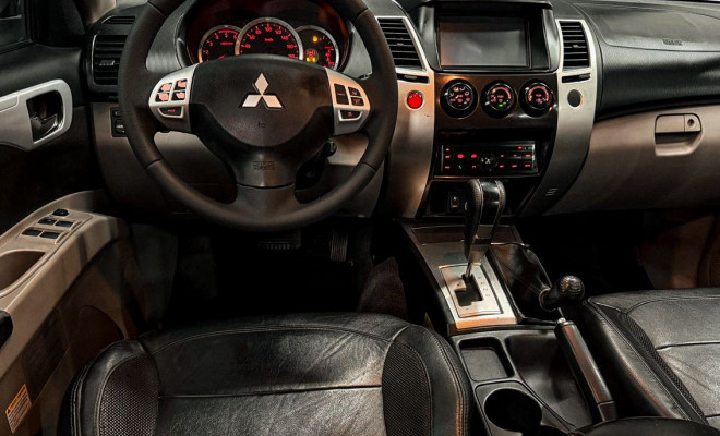 Pajero DAKAR 3.2 4x4 Diesel 2013 7 Lugares-3