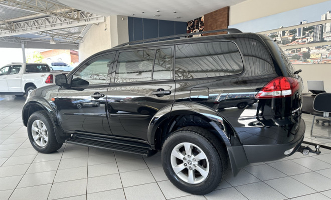 Mitsubishi Pajero DAKAR 3.2 4x4 T.I. Dies. 5p Aut. 2015 Diesel-2